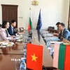 Đại sứ Việt Nam tại Bulgaria Nguyễn Thị Minh Nguyệt đã có cuộc gặp và làm việc với Bộ trưởng Tư pháp Bulgaria Nikolay Naydenov. (Ảnh TTXVN phát)