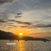 Chèo SUP đón bình minh trên biển Mân Thái đang trở thành một trong những trải nghiệm được nhiều du khách yêu thích khi đến Đà Nẵng. (Nguồn: Vietnam+)