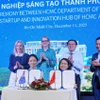 Đại diện Sở Khoa học và Công nghệ Thành phố Hồ Chí Minh và Canva ký kết hợp tác. (Ảnh: Thu Hoài/TTXVN)