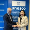 Ông Ernesto Renato Ottone Ramirez, Trợ lý Tổng Giám đốc UNESCO phụ trách Văn hóa tiếp Đại sứ Nguyễn Thị Vân Anh, Trưởng Phái đoàn thường trực Việt Nam bên cạnh UNESCO. (Ảnh: TTXVN phát)
