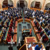 Lễ tuyên thệ nhậm chức của Chính phủ mới tại Quốc hội ở thủ đô Budapest, Hungary ngày 12/5/2026. (Ảnh: THX/TTXVN)