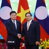 Thủ tướng Phạm Minh Chính hội kiến Tổng Bí thư, Chủ tịch nước Lào Thongloun Sisoulith. (Ảnh: Dương Giang/TTXVN)