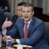 Bộ trưởng Quốc phòng Mỹ Pete Hegseth phát biểu tại Washington, DC, ngày 7/2/2025. (Nguồn: Getty Images/TTXVN)