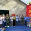 Khánh thành, bàn giao nhà cho người dân bị mất nhà do thiên tai ở xã Mường Luân. (Nguồn: TTXVN phát)