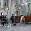 Hành khách nhập cảnh vào Việt Nam qua cửa khẩu quốc tế Hữu Nghị được phân luồng theo thứ tự nhằm giảm tình trạng ùn ứ. (Ảnh: Quang Duy/TTXVN)