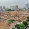 Tình trạng ô nhiễm khói bụi ở Hà Nội phát sinh từ hoạt động phá dỡ, thi công xây dựng diễn biến phức tạp. (Ảnh: Trung Nguyên/TTXVN)
