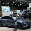 Nhà sản xuất xe Trung Quốc BYD giới thiệu nhiều mẫu xe tích hợp công nghệ cao tại một triển lãm. (Ảnh: Hương Giang/TTXVN)
