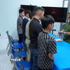 Cơ quan Cảnh sát điều tra Công an tỉnh Đồng Tháp tống đạt Quyết định khởi tố và ra Lệnh cấm đi khỏi nơi cưu trú đối với 5 bị can. (Ảnh: TTXVN phát)