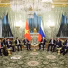 Tổng Bí thư Tô Lâm hội đàm hẹp với Tổng thống Nga Vladimir Putin. (Ảnh: Thống Nhất/TTXVN)