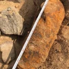 Phát hiện quả bom tại khu vực suối Tân Lai, thôn 2, xã Tuy Phong, Lâm Đồng. (Nguồn: Báo Lâm Đồng)