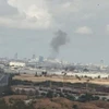 Khói bốc lên từ sân bay quốc tế Ben Gurion ở Tel Aviv, Israel sau vụ tấn công bằng tên lửa của Houthi ngày 4/5/2025. (Ảnh: IRNA/TTXVN)