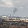 Khói bốc lên từ sân bay quốc tế Ben Gurion ở Tel Aviv, Israel sau vụ tấn công bằng tên lửa của Houthi ngày 4/5/2025. (Ảnh: IRNA/TTXVN)