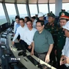 Thủ tướng Phạm Minh Chính kiểm tra, thị sát Dự án cảng hàng không quốc tế Long Thành từ Đài kiếm soát không lưu. (Ảnh: Dương Giang/TTXVN)