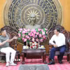 Lãnh đạo tỉnh Tây Ninh và đại diện Tập đoàn Công nghệ TENFY trao đổi tại buổi làm việc. (Ảnh: Bùi Giang/TTXVN)