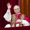 Tân Giáo hoàng Leo XIV ra mắt các tín đồ tại ban công chính của Vương cung thánh đường Thánh Peter, ngày 8/5/2025. (Ảnh: THX/TTXVN)