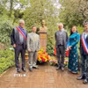 Đại sứ Việt Nam tại Pháp Trịnh Đức Hải, Đại sứ-Trưởng Phái đoàn thường trực Việt Nam bên cạnh UNESCO Nguyễn Thị Vân Anh, Ủy viên Bộ Chính trị Đảng Cộng sản Pháp Taylan Coskun, cùng hai đại diện chính quyền thành phố Montreuil tham dự buổi lễ. (Ảnh: Hữu Chiến/TTXVN)