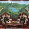 Thượng tướng Khamliang Outhakaysone, Bộ trưởng Bộ Quốc phòng Lào (phải) tiếp Đại tướng Phan Văn Giang, Bộ trưởng Bộ Quốc phòng Việt Nam. (Ảnh: Bá Thành/TTXVN)