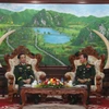 Thượng tướng Khamliang Outhakaysone, Bộ trưởng Bộ Quốc phòng Lào (phải) tiếp Đại tướng Phan Văn Giang, Bộ trưởng Bộ Quốc phòng Việt Nam. (Ảnh: Bá Thành/TTXVN)