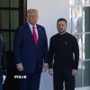 Tổng thống Mỹ Donald Trump (giữa) và người đồng cấp Ukraine Volodymyr Zelensky (phải) tại Nhà Trắng hôm 28/2/2025. (Ảnh: THX/TTXVN)