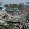 Hoạt động cứu hộ được tiến hành sau động đất tại Mandalay, Myanmar. (Ảnh: THX/TTXVN)