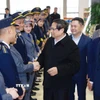 Thủ tướng Phạm Minh Chính chúc Tết cán bộ, nhân viên ngành đường sắt. Ảnh: Dương Giang-TTXVN
