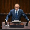 Thủ tướng Ba Lan Donald Tusk phát biểu tại phiên họp Hạ viện ở Warsaw, về vụ xâm phạm của máy bay không người lái, ngày 10/9/2025. (Nguồn: PAP/TTXVN)