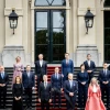 Thủ tướng Hà Lan Dick Schoof (thứ 3, trái, hàng đầu) cùng Nội các sau lễ tuyên thệ nhậm chức trước Nhà vua Willem-Alexander (thứ 3, phải, hàng đầu) tại Hague, ngày 2/7/2024. (Ảnh: AA/TTXVN)