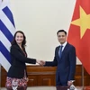 Thứ trưởng Bộ Ngoại giao Đặng Hoàng Giang và Thứ trưởng Bộ Ngoại giao Uruguay Valeria Csusaki Cabrera. (Nguồn: Bộ Ngoại giao)