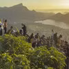 Nhìn ra bãi biển Ipanema và Leblon từ độ cao 533 mét, Đồi Hai Anh Em là một trong những điểm ngắm cảnh nổi tiếng nhất của thành phố Rio de Janeiro và thu hút hàng nghìn du khách mỗi tuần. (Nguồn: AFP)
