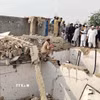 Hiện trường một vụ đánh bom xe nhằm vào chốt kiểm soát tại huyện Bannu, tỉnh Khyber Pakhtunkhwa, Pakistan, ngày 10/5/2026. (Ảnh: THX/TTXVN)