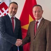 Đại sứ Phạm Trường Giang và Thứ trưởng Bộ Nông nghiệp và Phát triển Nông thôn Slovakia Vladimir Vnuk. (Ảnh: TTXVN phát)