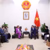 Phó Thủ tướng Trần Hồng Hà tiếp bà Nicola Beer, Phó Chủ tịch Ngân hàng Đầu tư châu Âu. (Ảnh: Văn Điệp/TTXVN)