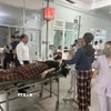 Các nạn nhân bị thương được điều trị tại Bệnh viện đa khoa Thị xã Kỳ Anh. (Ảnh: TTXVN phát)