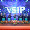 Thủ tướng Phạm Minh Chính và Thủ tướng Cộng hòa Singapore Lawrence Wong khởi công Dự án Khu công nghiệp VSIP Thái Bình. (Ảnh: Dương Giang/TTXVN)