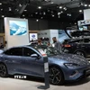 Nhà sản xuất xe Trung Quốc BYD giới thiệu nhiều mẫu xe tích hợp công nghệ cao tại một triển lãm. (Ảnh: Hương Giang/TTXVN)