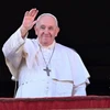 Giáo hoàng Francis vẫy chào các giáo dân khi ông phát biểu trong lễ Giáng sinh trên quảng trường Thánh Peter ở Vatican, ngày 25/12/2022. (Ảnh: ABC News/TTXVN)