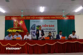 Ban cố vấn chủ trì Diễn đàn khuyến nông @ Nhịp cầu nhà nông. (Ảnh: Bảo Ngọc/ Vietnam+)