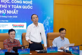 Thứ trưởng Bộ Nông nghiệp và Môi trường Phùng Đức Tiến phát biểu.