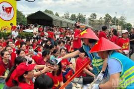 Khối công nhân môi trường: Những người thầm lặng làm sạch cho Thủ đô dịp A80 