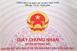 Giấy chứng nhận quyền sử dụng đất. (Ảnh: Hùng Võ/Vietnam+)