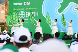 Lễ phát động sự kiện “RE: EARTH - Vì Hồ Tây Xanh”. (Ảnh: BTC)