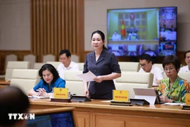 Thứ trưởng Bộ Dân tộc và Tôn giáo Nông Thị Hà báo cáo tình hình triển khai xóa nhà tạm, nhà dột nát trên phạm vi cả nước. (Ảnh: Dương Giang/TTXVN)