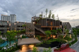 Nhà câu lạc bộ The Canopy nổi bật tại trung tâm khuôn viên The Orchard với thiết kế bốn tầng dành riêng cho cư dân.