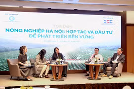Ông Trần Trung Mỹ (áo trắng) chia sẻ tại Tọa đàm Nông nghiệp Hà Nội: Hợp tác và đầu tư để phát triển bền vững.