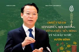 Thi công dự án kè sạt lở đường cầm chừng khiến người dân gặp nhiều khó khăn trong việc đi lại. (Ảnh: Thanh Hải/TTXVN)