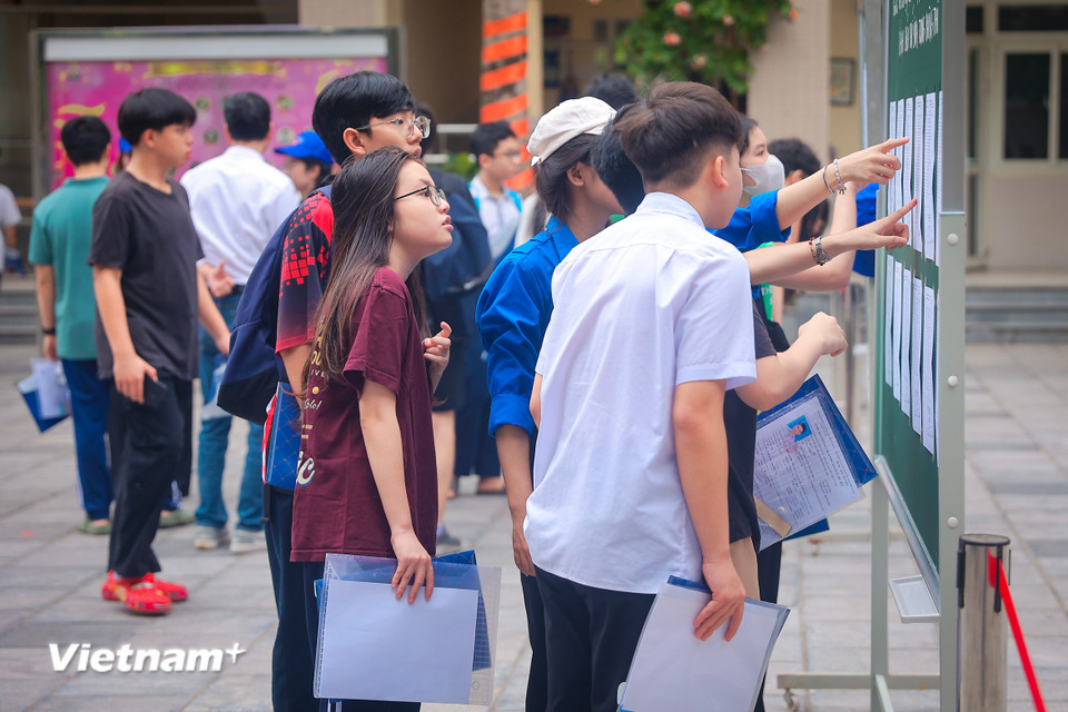 Hôm nay, tại điểm trường Trung học cơ sở Dịch Vọng Hậu có 20 phòng thi với 600 thí sinh tham gia dự thi. (Ảnh: Hoài Nam/Vietnam+)