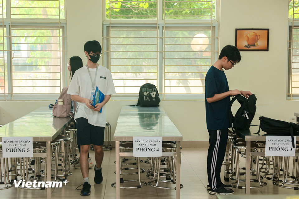 Tại điểm trường bố trí phòng để đồ cho thí sinh tại khu vực riêng. (Ảnh: Hoài Nam/Vietnam+)