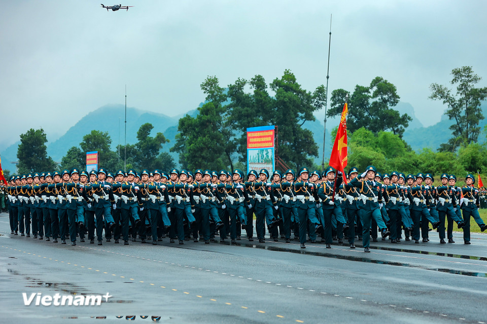 Buổi tổng hợp luyện lực lượng diễu binh, diễu hành trong Lễ kỷ niệm 80 năm Cách mạng Tháng Tám thành công và Quốc khánh nước Cộng hòa xã hội chủ nghĩa Việt Nam diễn ra sáng nay tại Trung tâm huấn luyện quân sự Quốc gia 4. (Ảnh: Hoài Nam/Vietnam+)