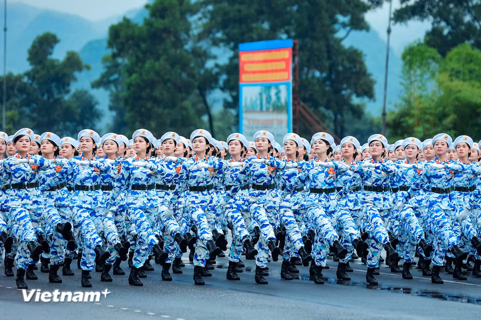 Khối nữ Quân y tham gia tổng hợp luyện. (Ảnh: Hoài Nam/Vietnam+)