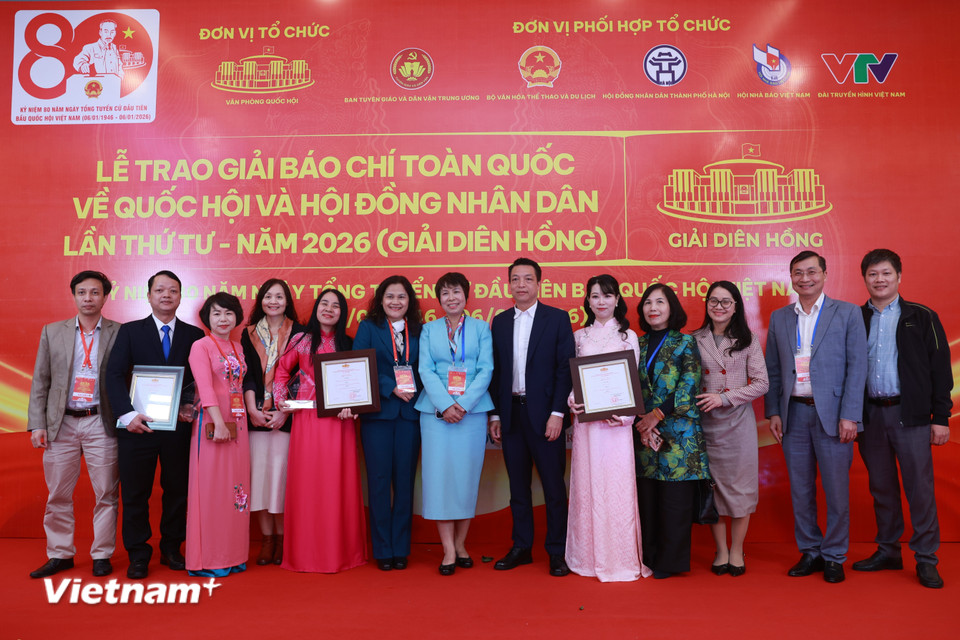 Các tác giả đoạt giải của Thông tấn xã Việt Nam. (Ảnh: Hoài Nam/Vietnam+)